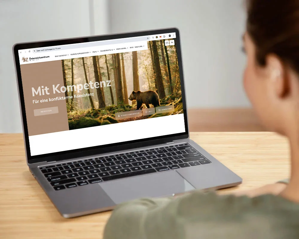 Webdesign Agentur Wien 47 Laptop Screen mit Österreich Zentrum Tirol (Innsbruck) Website